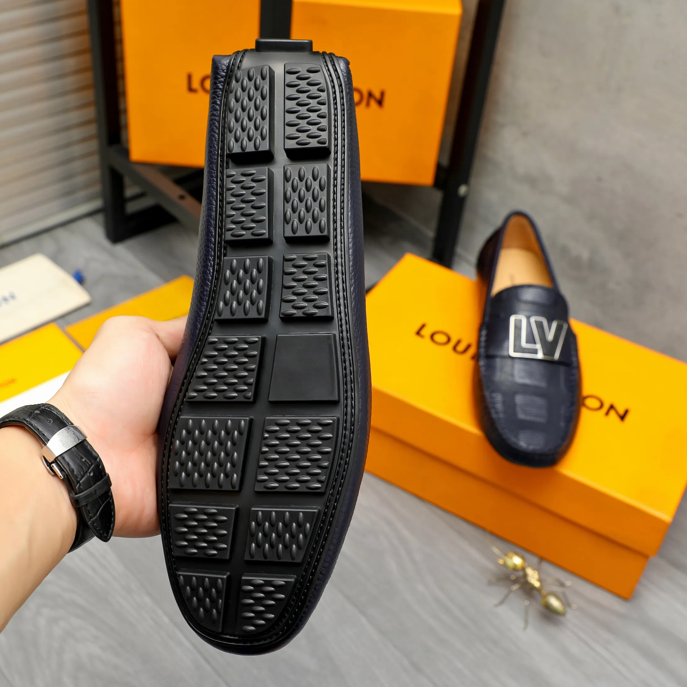 Men's shoes 💰380 Product trademark: LV "Louis Vuitton" casual slip-on shoes Regular size: 38-45 (45 is custom-made and non-returnable) Product material: Selected pebbled embossed cowhide upper, pigskin lining, rubber outsole
